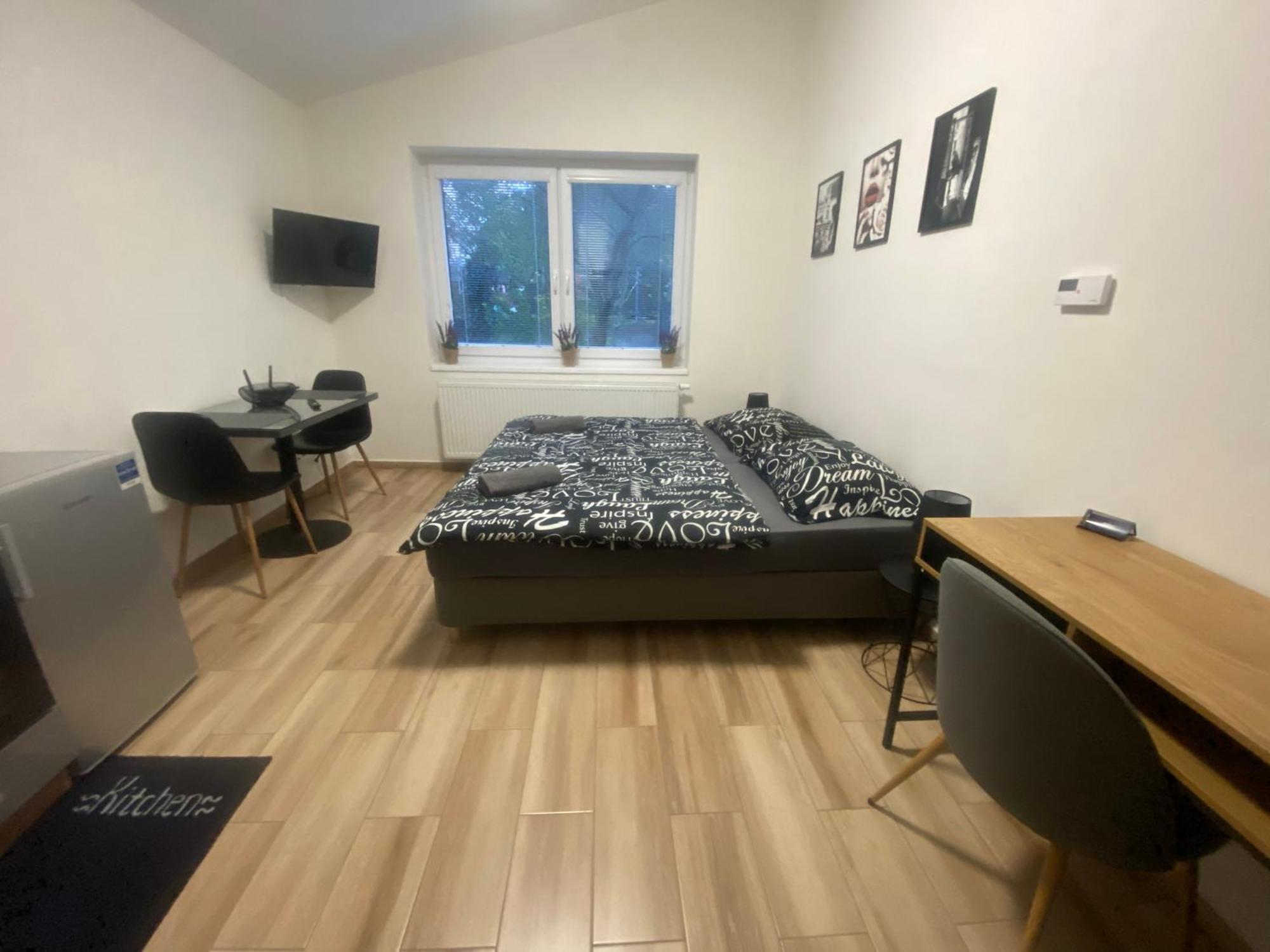 Cerna Ruze - Apartman 7 Plzen Exterior photo